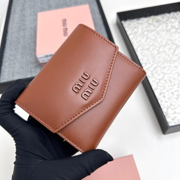 超激安ブランド財布偽物背面デザイン